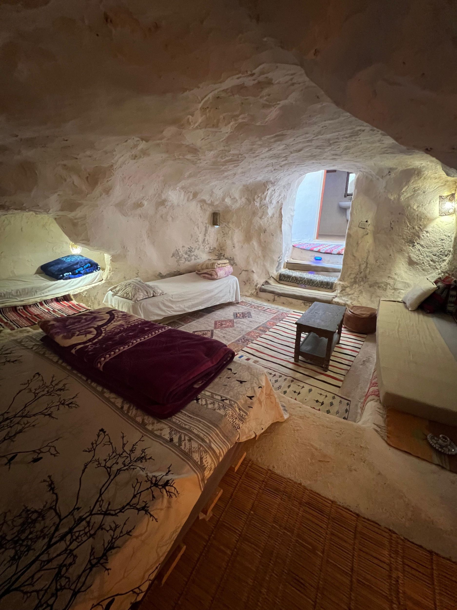 Djerba–Ksar Ghilane: 2-tägiges Sahara-Abenteuer, Nacht in einer Berberhöhle