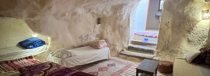 Djerba–Ksar Ghilane : aventure saharienne 2 jours, nuit troglodyte berbère