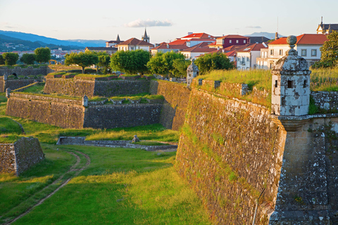 Porto: Tour di un giorno di Santiago de Compostela e Valença do MinhoTour in inglese