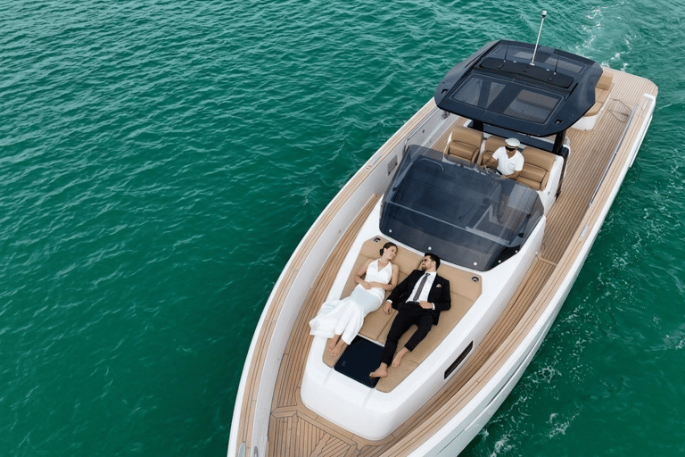 Baku: Private Yacht Tour with Dinner and Hotel Transfers
