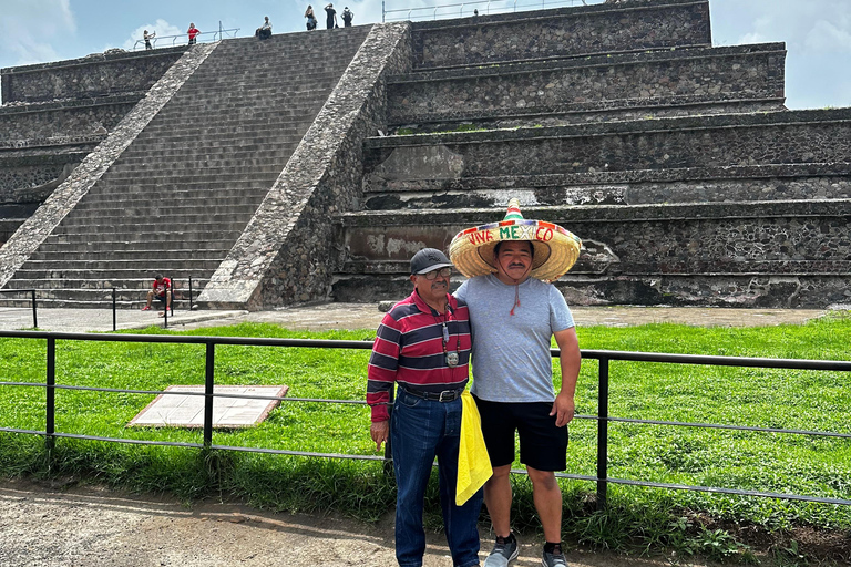 PRIVÉTOUR IN TEOTIHUACAN EN GUADALUPE BASILIEK