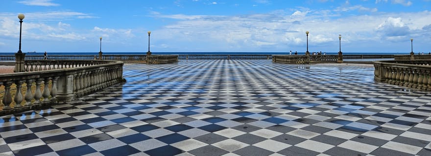 Livorno Segreta: Un Viaggio a Piedi Tra Storia, Canali e Leggende