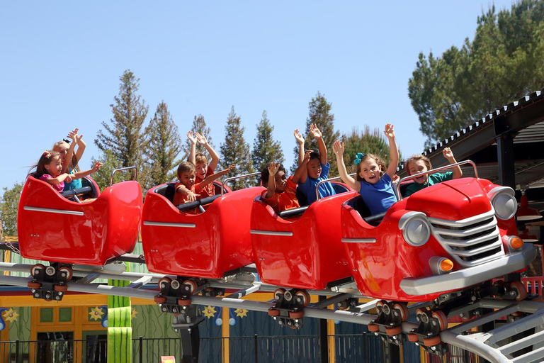 Los Angeles: Six Flags Magic Mountain Any-Day Entry Ticket Six Flags: Magic Mountain Good Any Day Ticket