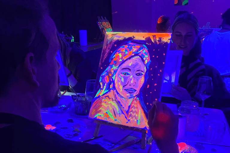 Paint and Sip in the Dark at Rembrandt van Wine Rotterdam