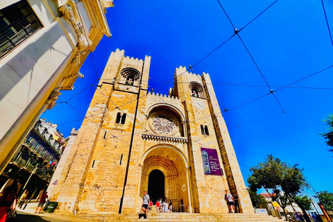 Lisbon: Tuk Tuk Private Tour With Free Polaroid Photos Lisbon: Old town Tuk Tuk Tour (60min)