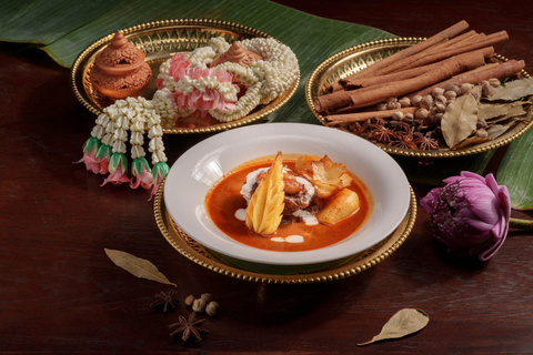 Bangkok: Thai Cuisine Dinner Package at Saneh Jaan Sharing Set for 2 People
