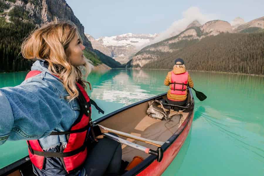 Banff: Geführte Kanutour am Lake Louise & Moraine Lake. Foto: GetYourGuide Banff: Geführte Kanutour am Lake Louise & Moraine Lake. Foto: GetYourGuide