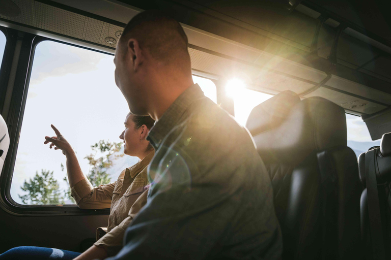 Z Calgary: Transfer autobusem do BanffTransfer w jedną stronę z hoteli w centrum Calgary do Banff