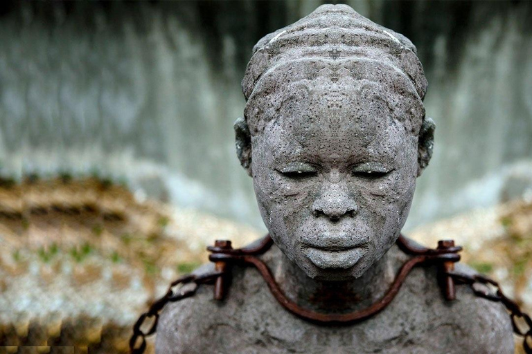 Promenade dans Stone Town avec une guide experteVisite guidée de Stone Town en compagnie d'une guide experte