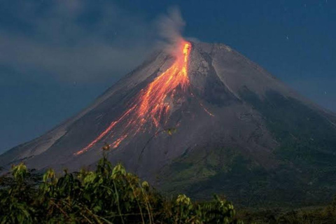 Yogyakarta : Turgo Hill - Vue imprenable sur les coulées de lave du mont MerapiYogyakarta : colline de Turgo - Vue imprenable sur le volcan Merapi