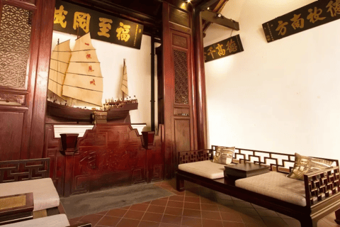 Tour noturno de assinatura: Passeio pela Marina com provas de comidaJunta-te ao grupo