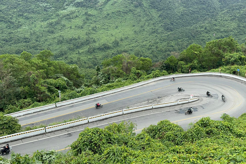 DAGTRIP MOTOR IN HAI VAN PASShai van pass dagtrip motorbikesesss