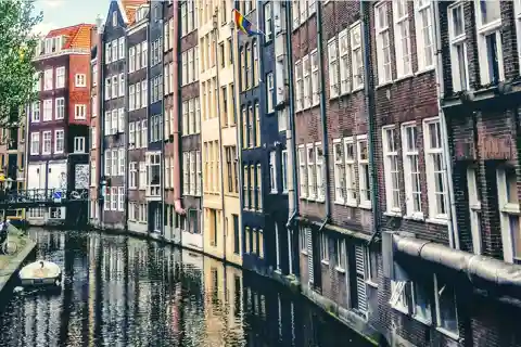 Amsterdam: 3 Hour See and Taste Tour of Historical Centre