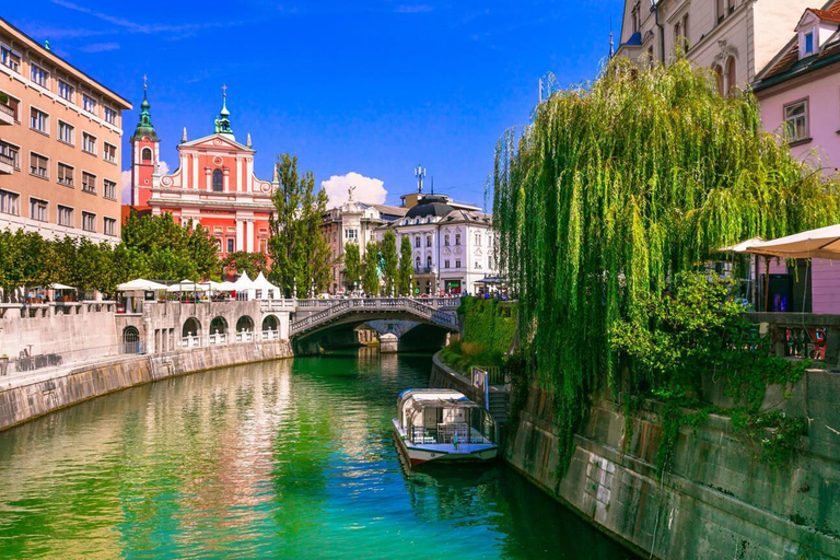 Zagreb: Viagem privada de 1 dia a Liubliana, Gruta e Castelo de Postojna