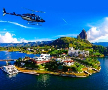 Medellín: Guatapé Private Tour with Helicopter & Boat Ride