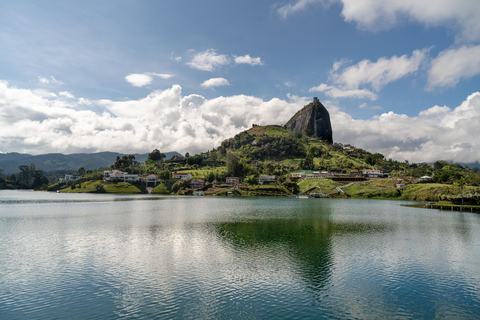 Medellín: Guatapé, El Peñol & Yate Majestic Day Trip