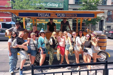 Toronto: Downtown Party Bike Tour with Bar Stops