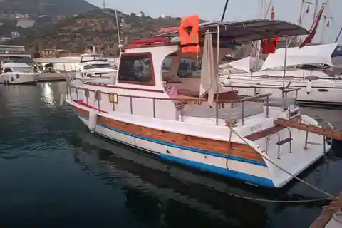 Alanya: Öğle Yemekli ve Otel Transferli Balıkçılık Turu