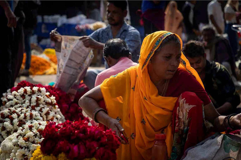 Från Jaipur : Morgonsoluppgång med Jaipur Flower Market TourTur med bil och förare med guide och entrébiljetter till monument