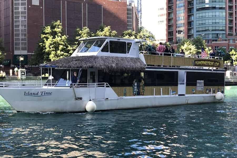 Chicago: Tiki-Bar-Kreuzfahrt auf dem Chicago River. Foto: GetYourGuide