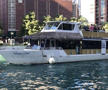 Chicago: Tiki Bar Cruise on Chicago River