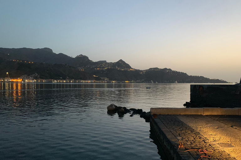 Sunset tour in search of dolphins with aperitif