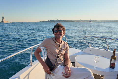 Stambuł: Wycieczka jachtem w małej grupie z nieograniczoną ilością winaWycieczka grupowa