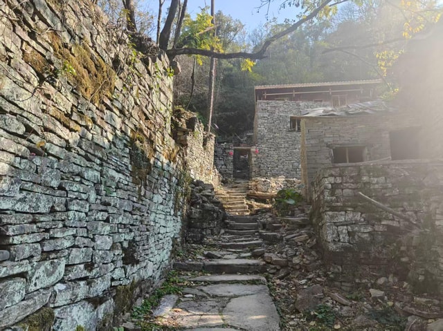 Guilin: Li River Cruise, Yangshuo, and Stone City Tour