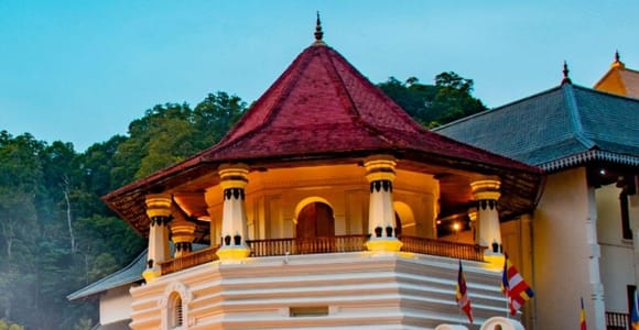 Bentota: Kandy, Ambuluawa, Elephant Village Day Tour