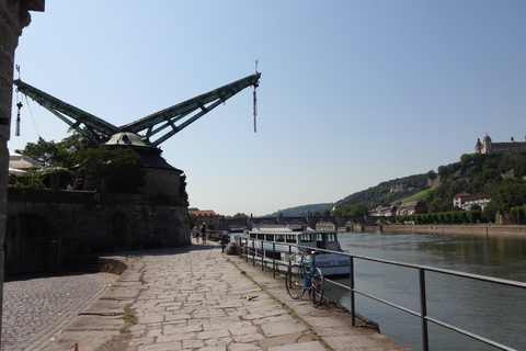Juego urbano navideño en Wurzburgo con Glühwein y dinámica de grupoJuego navideño en la ciudad de Wurzburgo con Glühwein y dinámica de grupo
