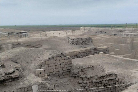 Trujillo: El Brujo & Huanchaco Tour with Lunch