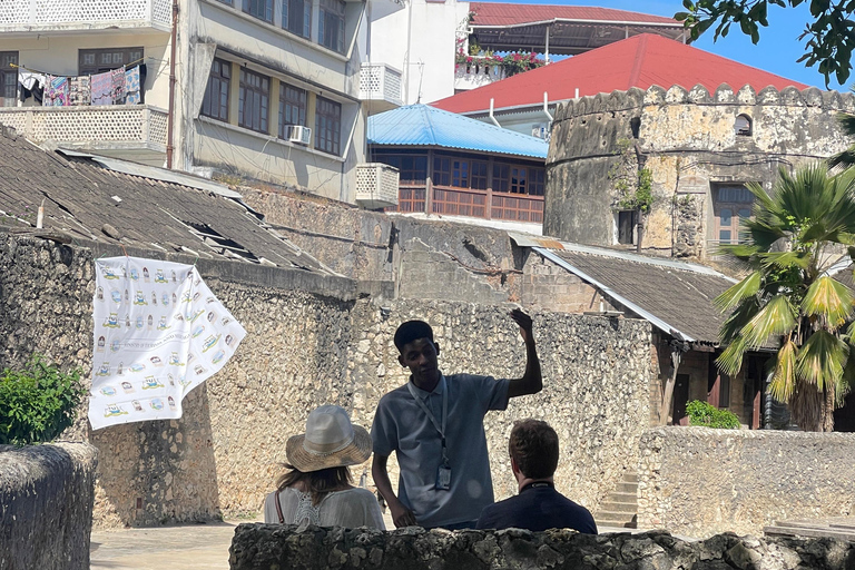 Excursão a pé pela Cidade de Pedra com guia local especializadoExcursão a pé partilhada