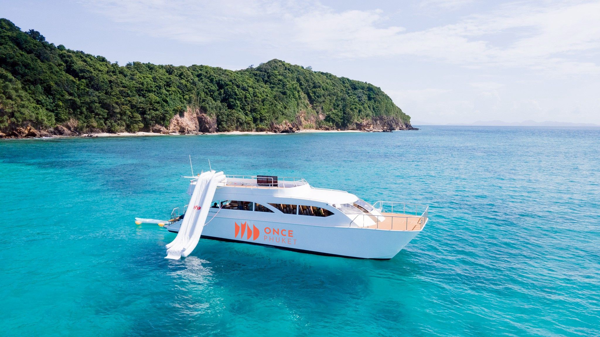 Phuket: Phi Phi, Bamboo & Maithon mit dem Premium-Schnellkatamaran