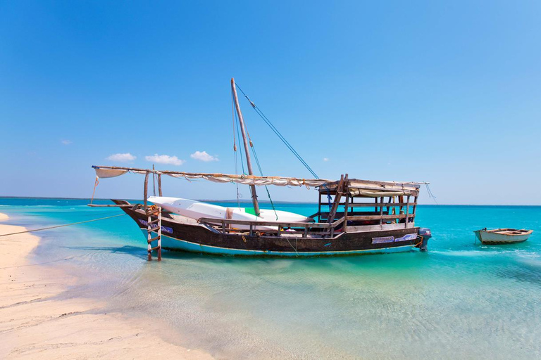 Crucero en dhow al atardecer por la costa de Stone Town