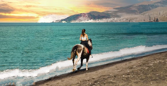 Santorini: Sunset Horse Riding Tour with Professional Photos