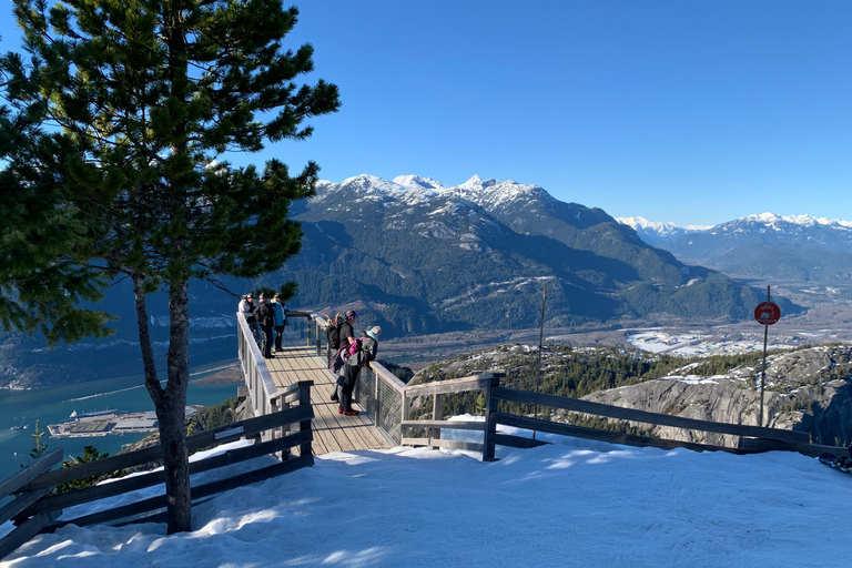 Schneeschuhwandern an der Spitze der Sea to Sky Gondel