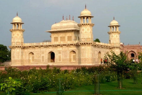 Viaje a Agra todo incluido desde Delhi en coche con guía turísticoCoche+Guía+Entradas a monumentos+Almuerzo buffet en hotel de cinco estrellas