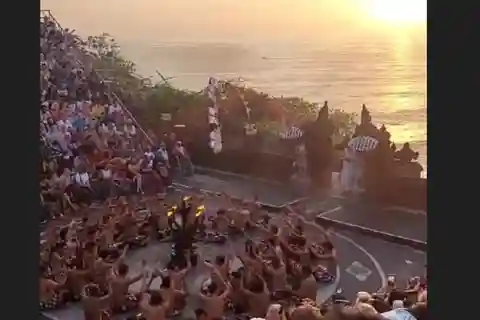 Visita a Bali: Visita o templo de Uluwatu, o templo de Tanah lot e o templo de Tanah Barak