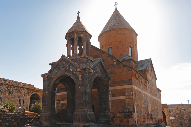 从埃里温出发：霍尔维拉普、诺拉万克、杰尔穆克和鸟洞霍尔维拉普、诺拉旺克、杰尔穆克私人观光（不含导游）