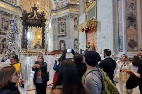 Roma: Basílica de San Pedro, Tumbas Papales y Subida a la CúpulaVisita en grupo en inglés