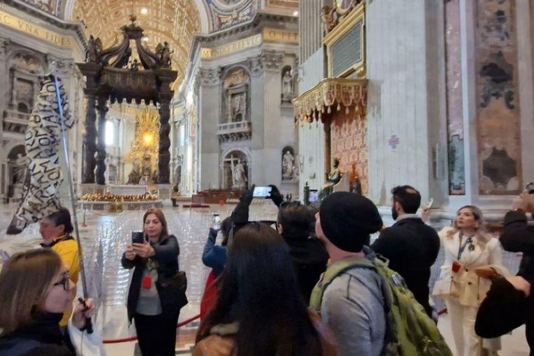 Rome : Basilique Saint-Pierre, tombeaux papaux et ascension du dômeVisite de groupe en anglais