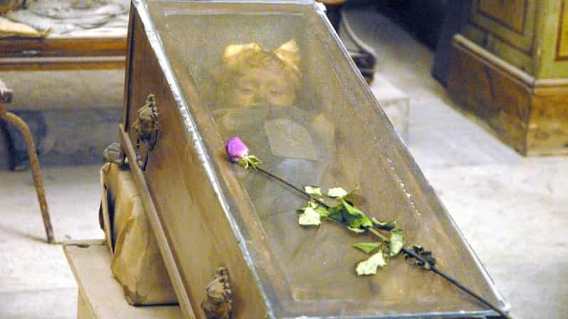 Oltre il velo: Catacombe e Cimiteri di Palermo