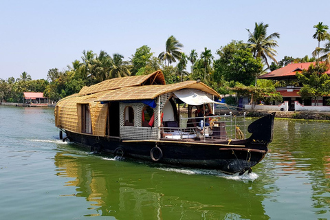 Cochin: 5-Day Kerala Tour with Munnar, Thekkady and Alleppey