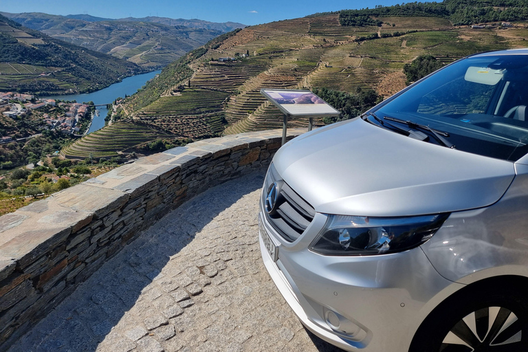 VALLEE DU DOURO : Visite guidée des vignobles, croisière et déjeuner dans un établissement vinicole.Visite privée