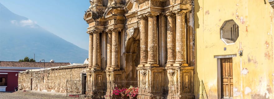 Guatemala City : Aller-retour partagé à Antigua - 1 nuit