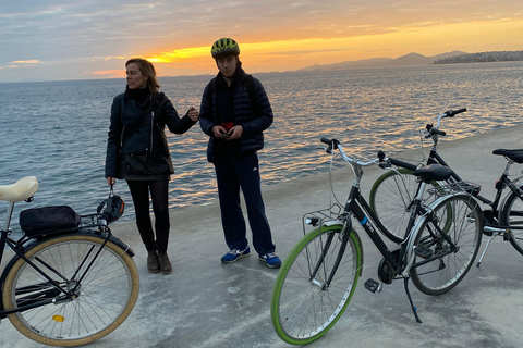 Fietsavontuur aan het strand: Athene Tour met zwemstop