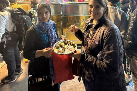 Mercado nocturno y comida callejera en Delhi (medio día, guiado por mujeres)Mercado de día y comida callejera en Delhi (medio día, guiado por mujeres)