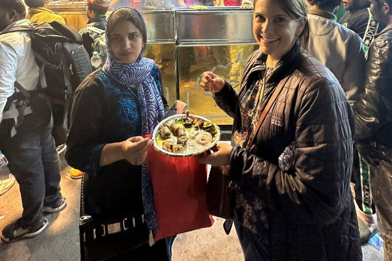 Mercado nocturno y comida callejera en Delhi (medio día, guiado por mujeres)Mercado de día y comida callejera en Delhi (medio día, guiado por mujeres)