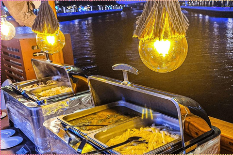 迪拜：码头游船晚餐巡游，附现场娱乐表演马里纳游轮 + 晚餐 + 现场表演（不含接送服务）