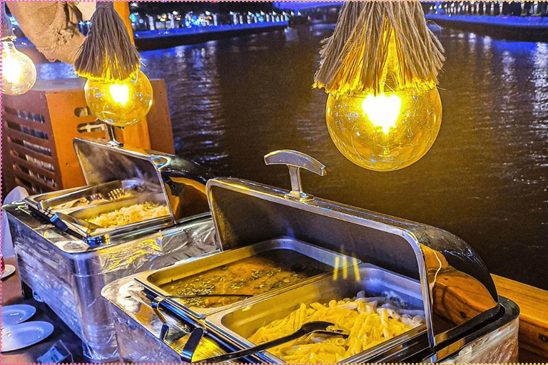 迪拜：码头游船晚餐巡游，附现场娱乐表演马里纳游轮 + 晚餐 + 现场表演（共享接送）